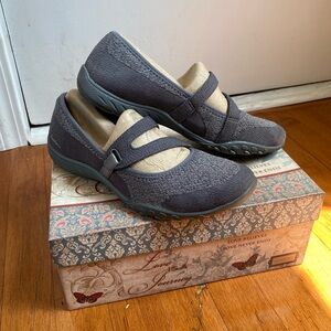 Skechers Breathe Easy Lucky Lady Gray Relaxed Fit Mary Jane Shoes